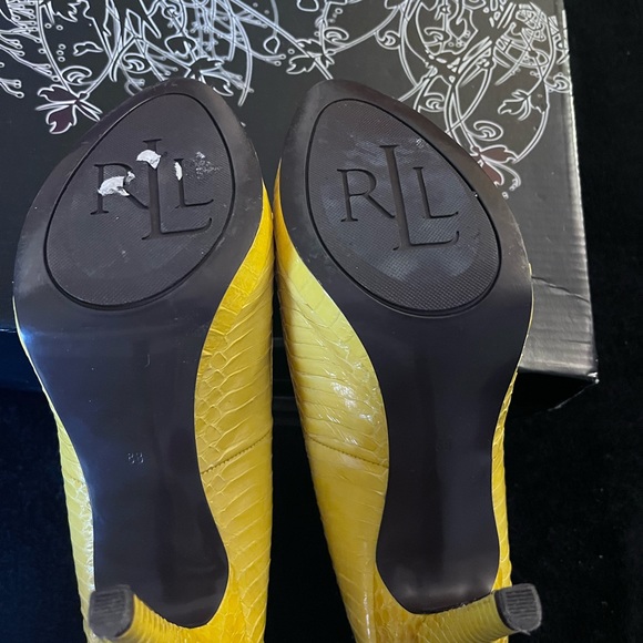 Pumps - Picture 2 of 3